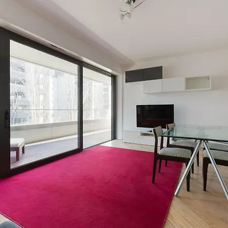Modern With Balcony In Portello District 公寓