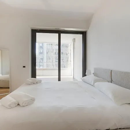 Modern With Balcony In Portello District 米兰