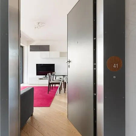 Modern With Balcony In Portello District 公寓