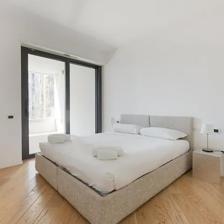 Modern With Balcony In Portello District 公寓