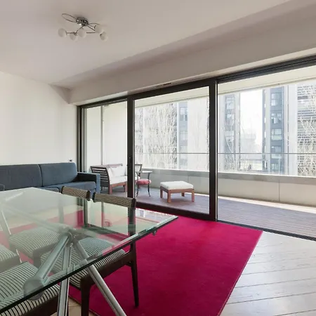 Modern With Balcony In Portello District Appartement