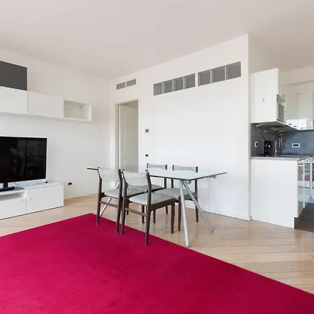 Modern With Balcony In Portello District Appartement *