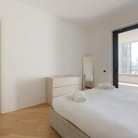 Modern With Balcony In Portello District Milaan