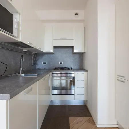 Modern With Balcony In Portello District * Milaan