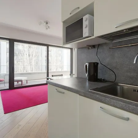 Modern With Balcony In Portello District Appartement